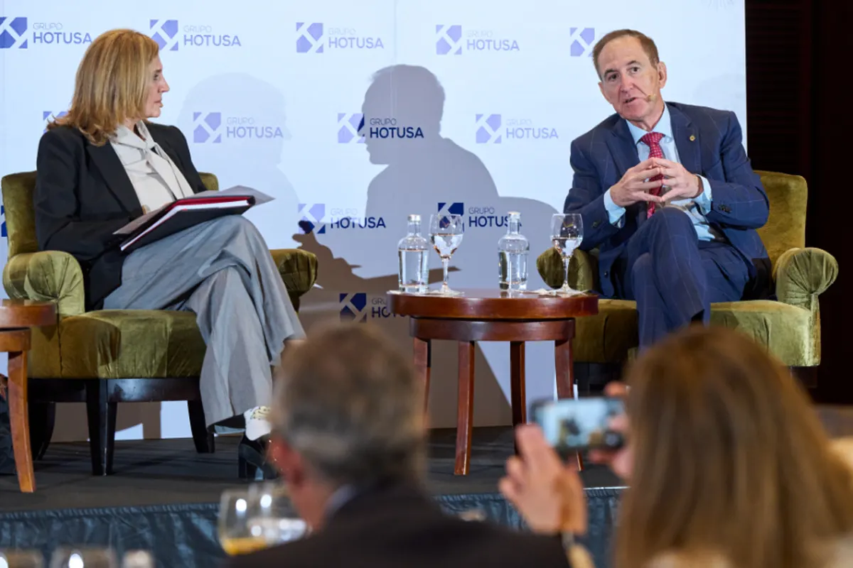 Yolanda Gomez, subdirectora ABC, y Antonio Huertas, presidente MAPFRE