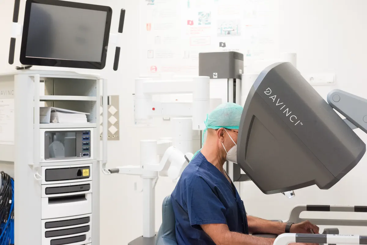 El robot Da Vinci, a pleno rendimiento en las cirugías del Hospital Universitario Ruber Juan Bravo