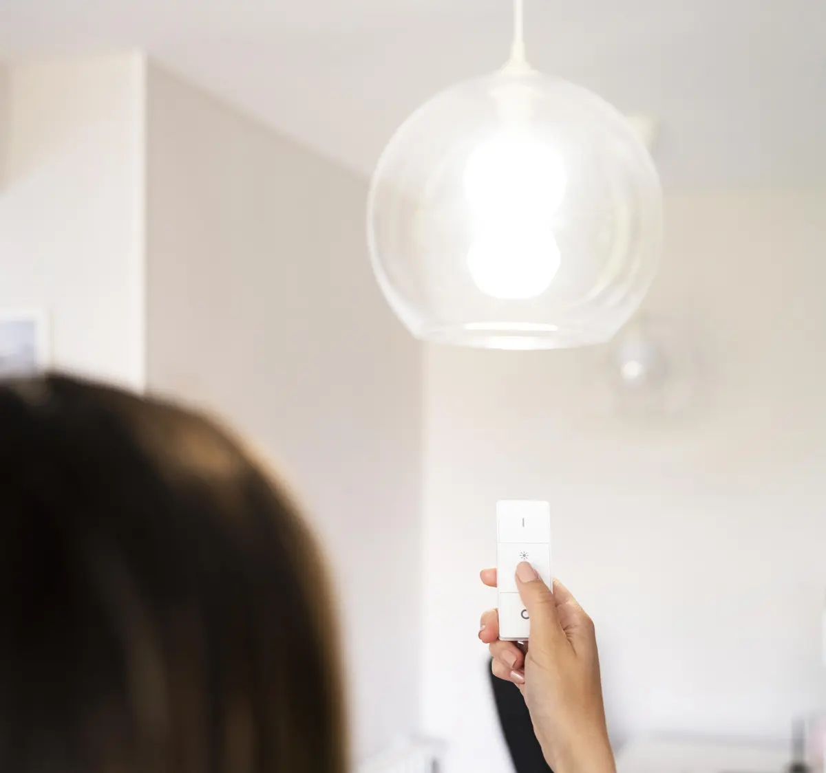 El precio de la luz, hoy 4 de junio de 2025 sigue en ascenso