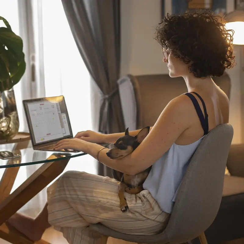 reducir el consumo en el trabajo o el teletrabajo