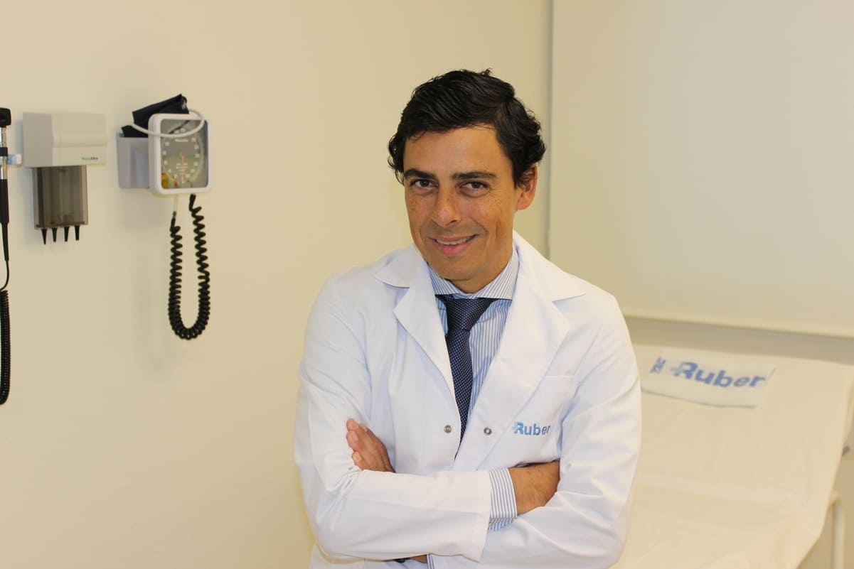 Dr. Pablo de la Cuadra, especialista en Traumatología y Cirugía Ortopédica del Hospital Ruber Internacional.