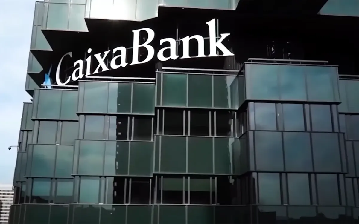 El negocio de familias y empresas sostienen el crecimiento del beneficio de CaixaBank (+10,3%) en el primer semestre de 2025