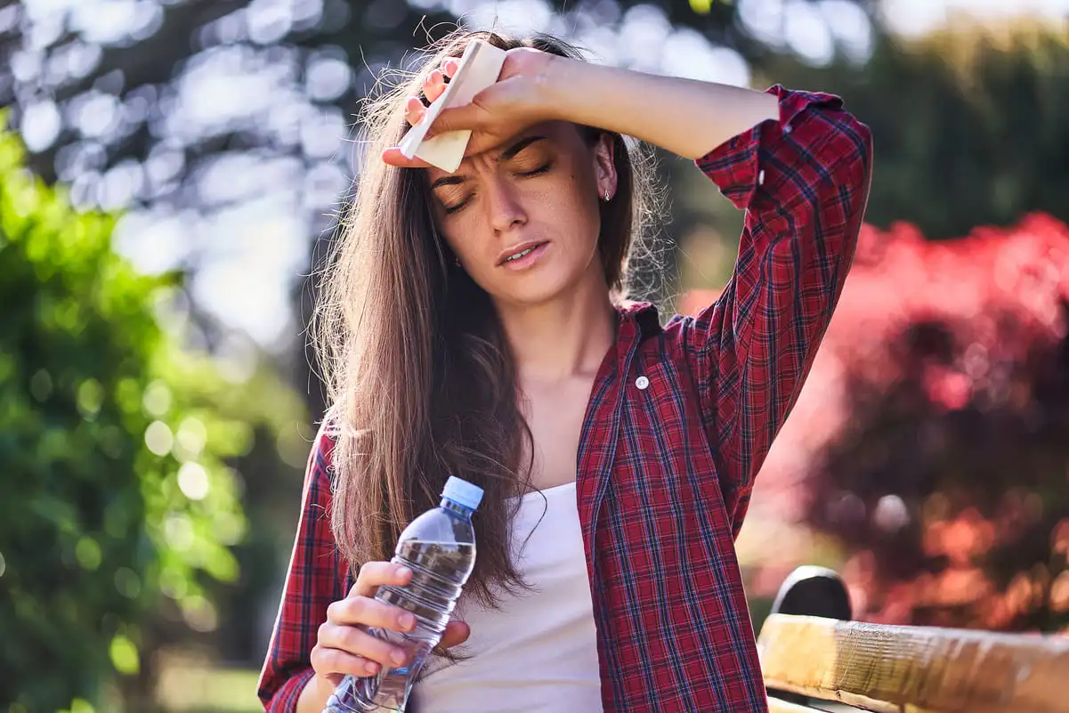 Conoce los síntomas del golpes de calor: el enemigo invisible que afecta al cuerpo… y a la mente
