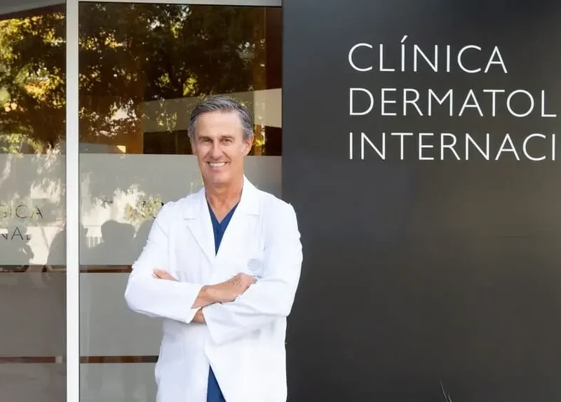 Dr. Ricardo Ruiz Rodríguez, jefe de Servicio de Dermatología del Hospital Ruber Internacional y director médico y fundador de Clínica Dermatológica Internacional