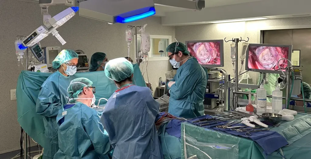 Cirugía cardíaca sin abrir el esternón