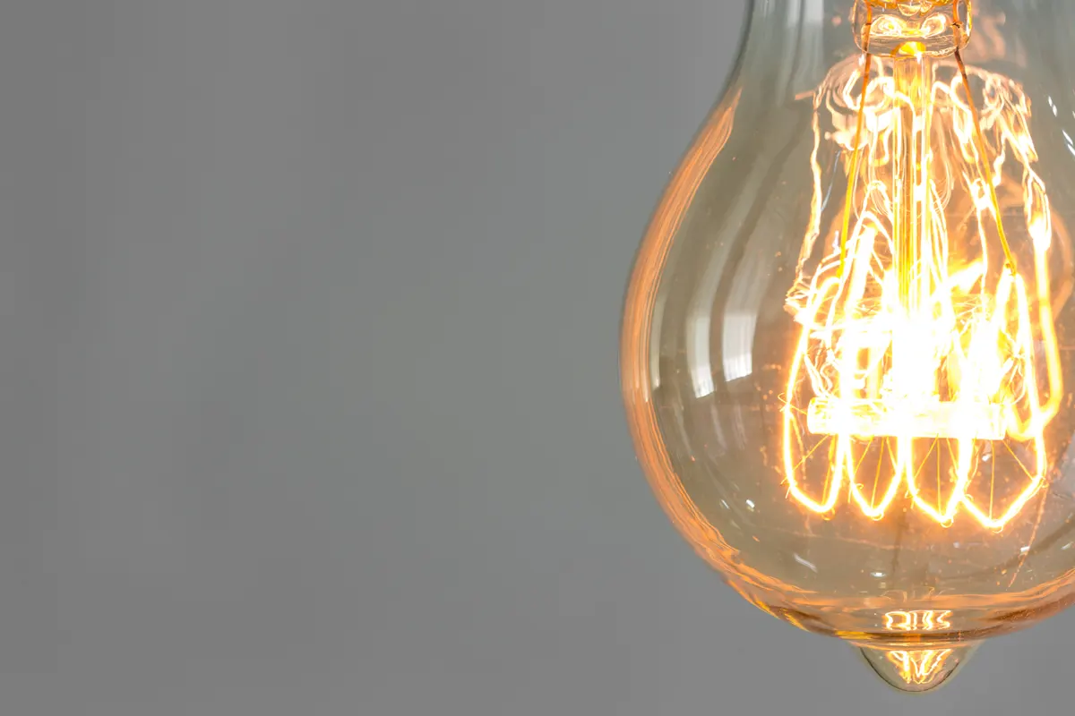 El precio de la luz, hoy 5 de septiembre de 2025, sigue estable en vísperas del fin de semana