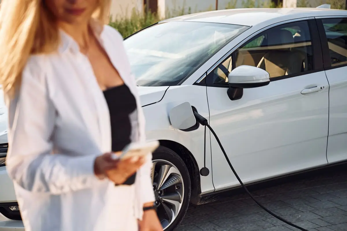 España acelera en movilidad eléctrica: retos y oportunidades hacia 2030