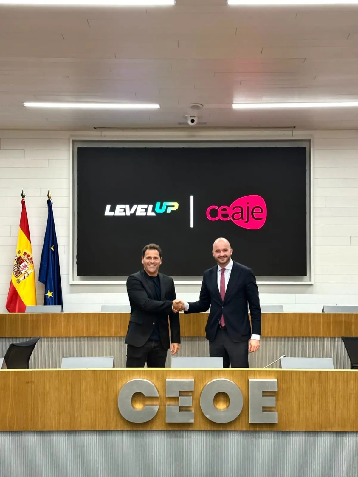 CEAJE y Level UP se unen para impulsar la formación práctica y el liderazgo de los jóvenes empresarios