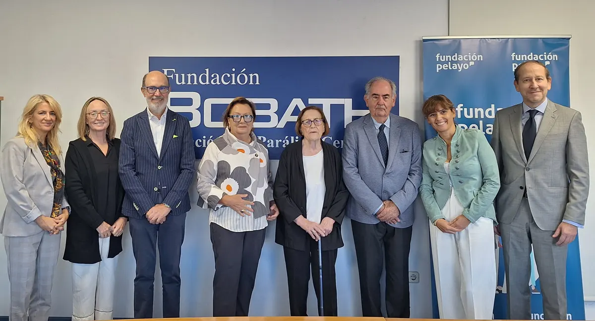 Los dirigentes de la Fundación Pelayo se interesan por el trabajo realizado por la Fundación Bobath, una de las entidades apoyadas este año