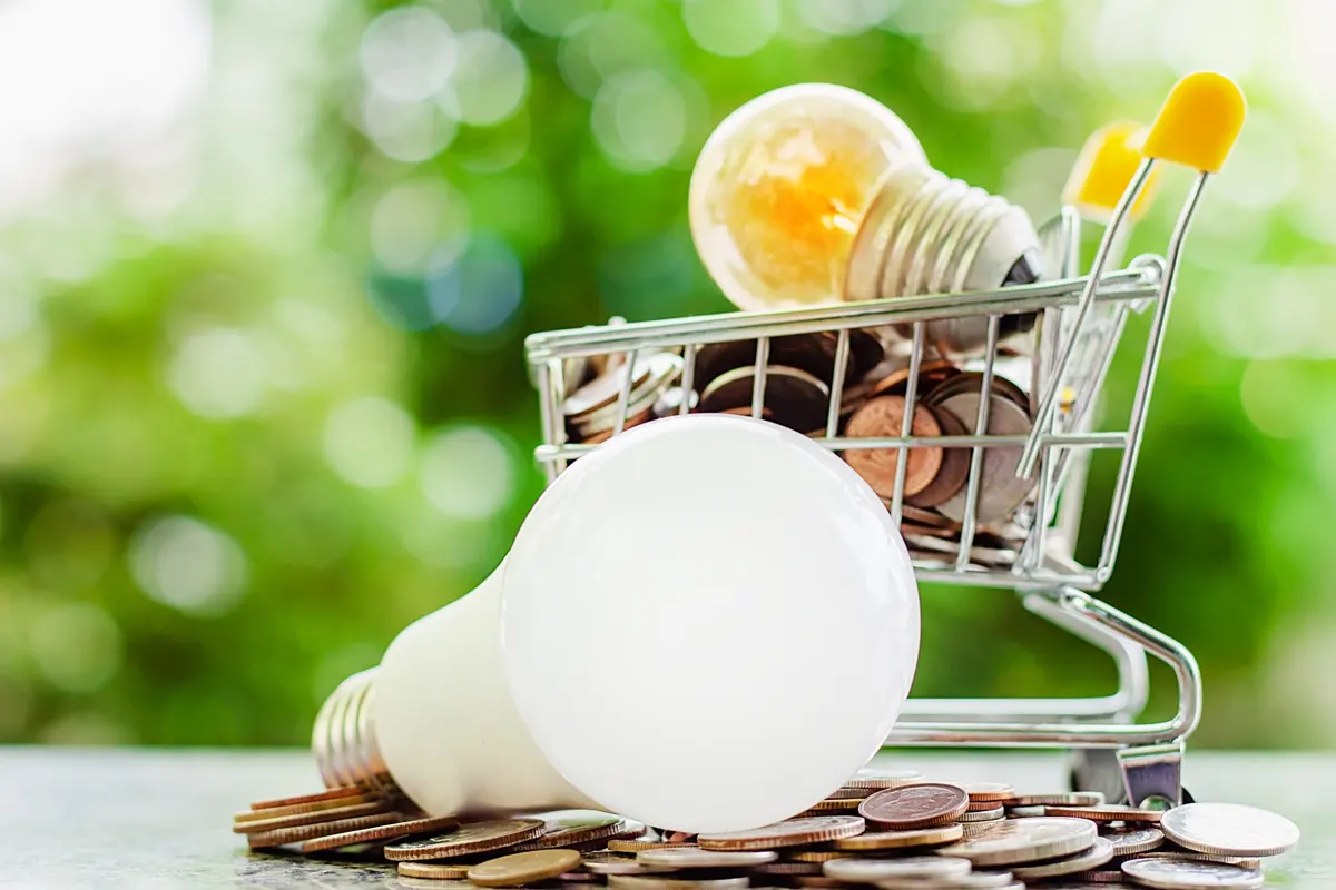 El precio de la luz, hoy 3 de octubre de 2025 se perfila hacia los 100 euros / MWh