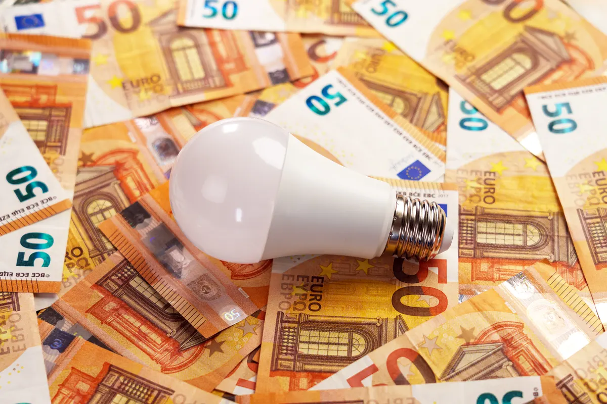 Lunes de clásicas subidas en el precio de la luz: este es el coste para hoy, 6 de octubre de 2025