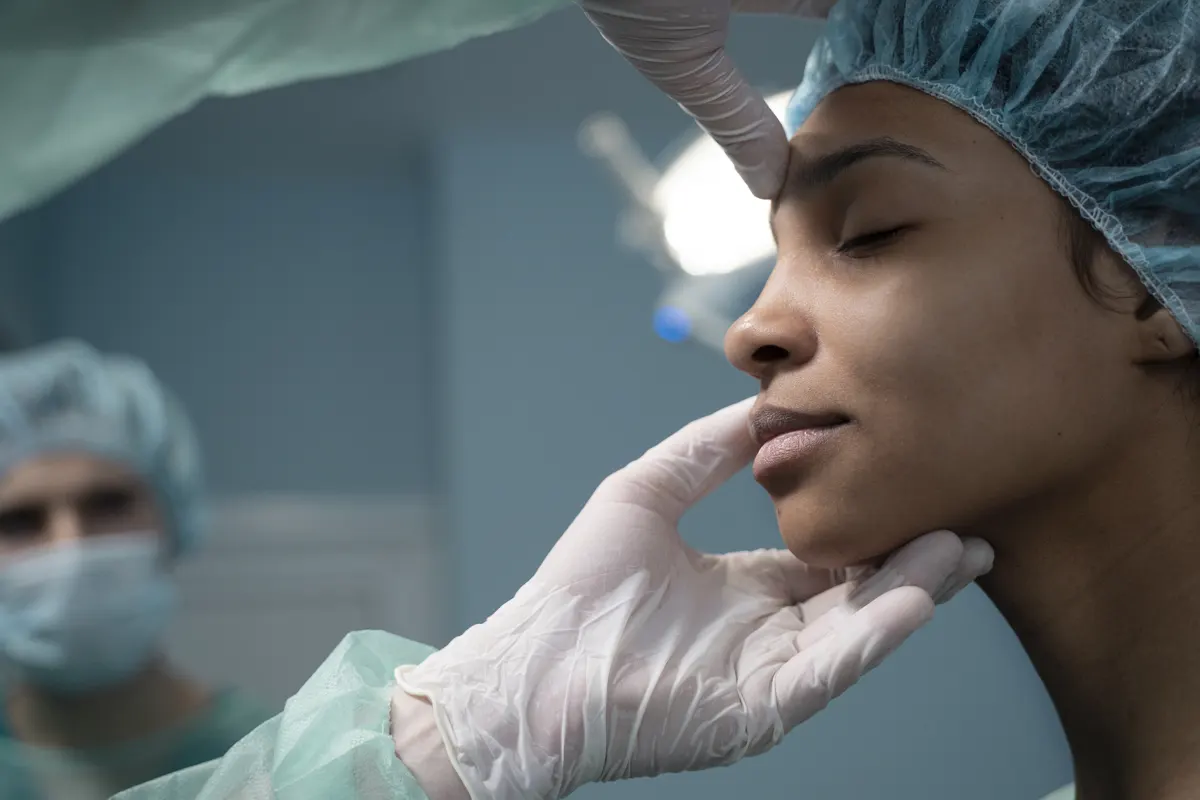 Una experta explica el gran cambio que se ha producido en la cirugía plástica ambulatoria: pecho, orejas, rostro, lipoesculturas…