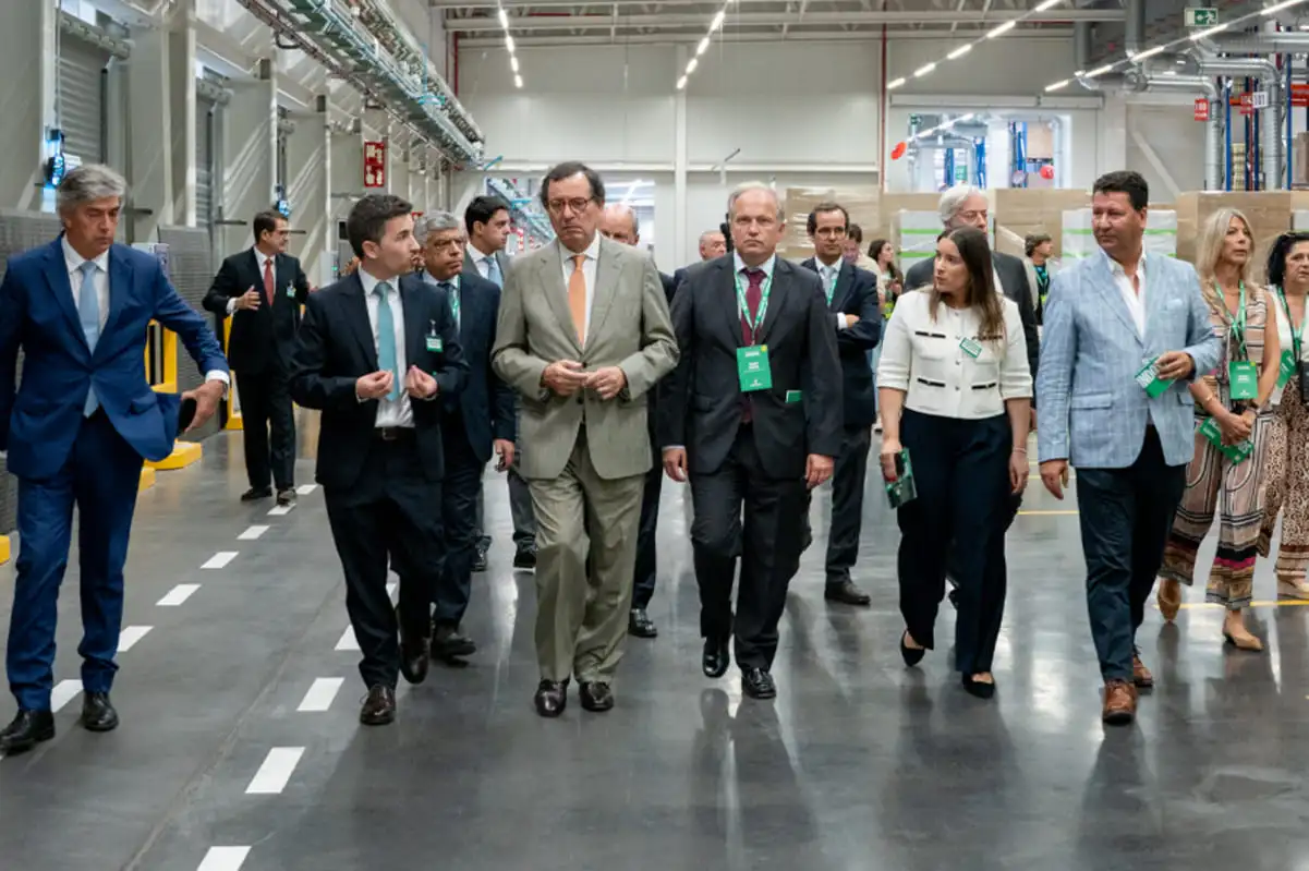 Visita-interior-del-bloque-logístico-de-Almeirim