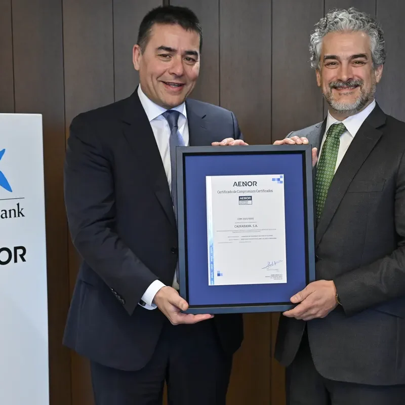 CaixaBank, primera entidad financiera en certificar su modelo de Acción Social con AENOR