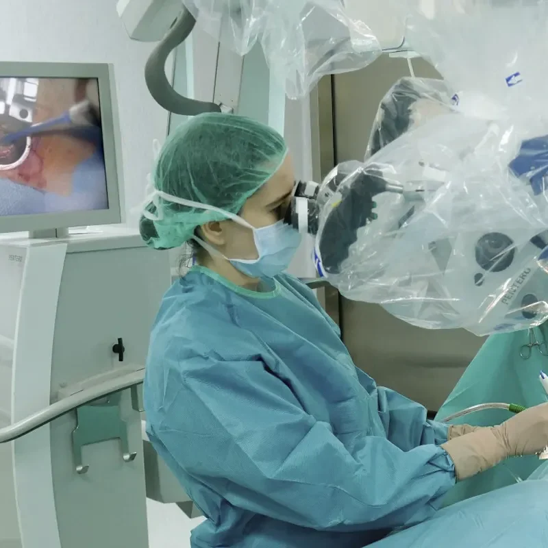 Neurocirugia mínimamente invasiva