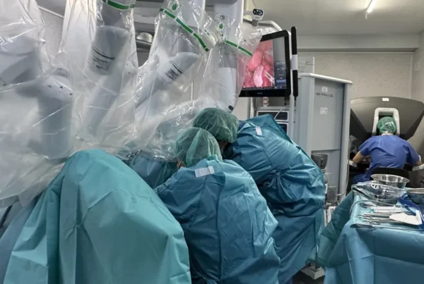 cirugía endometriosis avanzada en Hospital Universitario la Luz