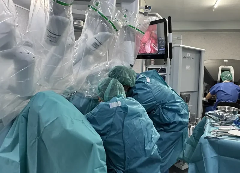 cirugía endometriosis avanzada en Hospital Universitario la Luz