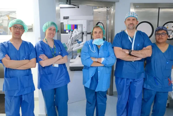 equipo médico primera cirugía torácica Da Vinci Xi Hospital Universitario La Luz