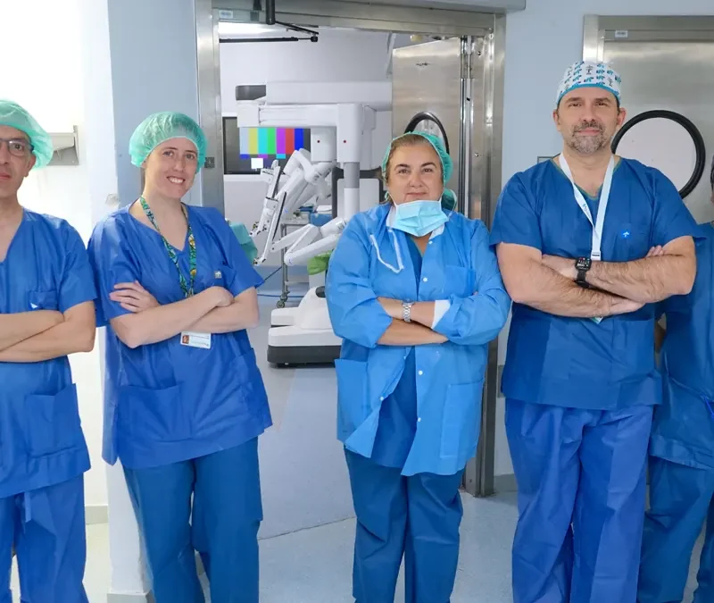 equipo médico primera cirugía torácica Da Vinci Xi Hospital Universitario La Luz