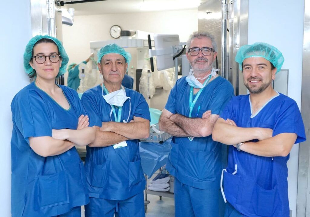Equipo médico hernia incisional Hospital La Luz