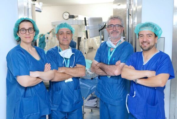 Equipo médico hernia incisional Hospital La Luz