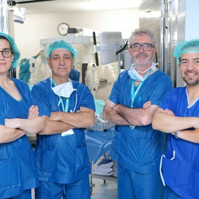 Equipo médico hernia incisional Hospital La Luz