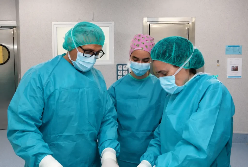 Olympia Quirónsalud realiza con éxito la primera cirugía de prótesis de cadera ambulatoria