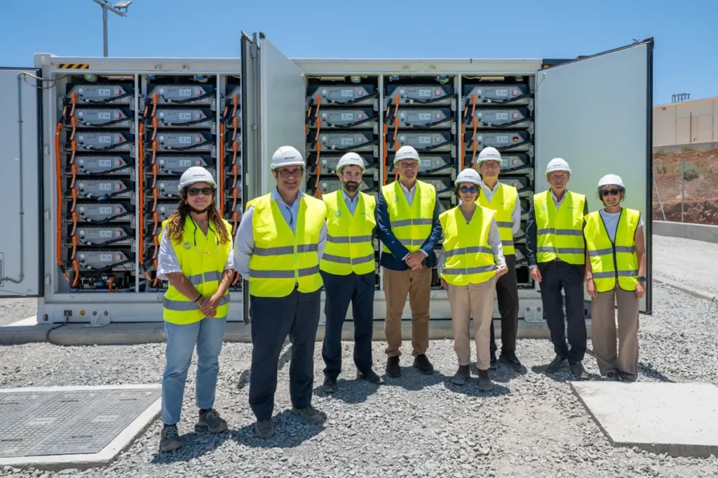 Visita-proyectos-hibridos-de-almacenamiento-con-baterias-de-Naturgy-en-Gran-Canaria