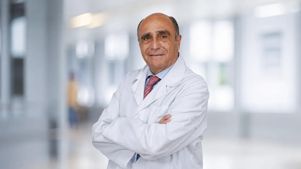 doctor César Canales Bedoya