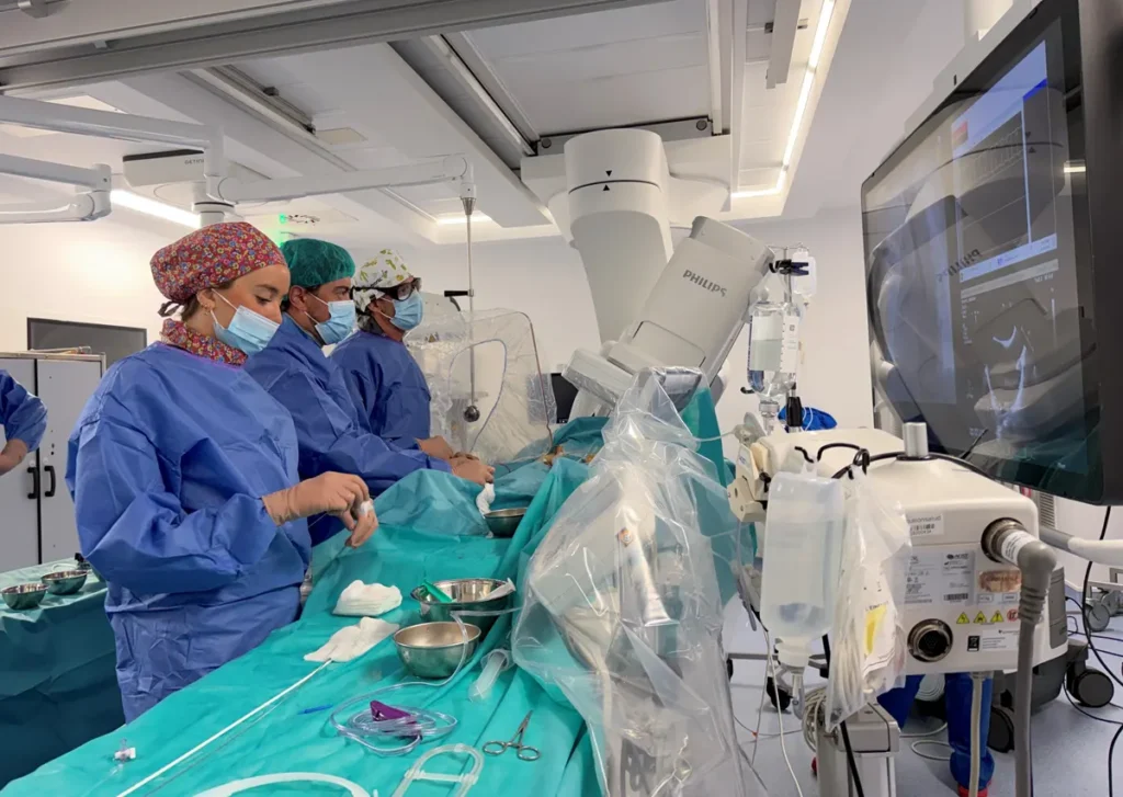 primer implante de una válvula mitral por vía percutánea