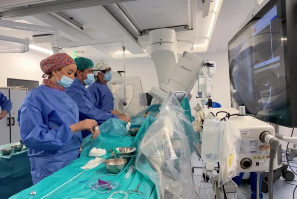 primer implante de una válvula mitral por vía percutánea